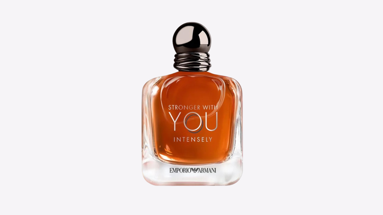 5 raisons d’avoir l’irrésistible Emporio Armani Stronger With You Intensely dans sa collection